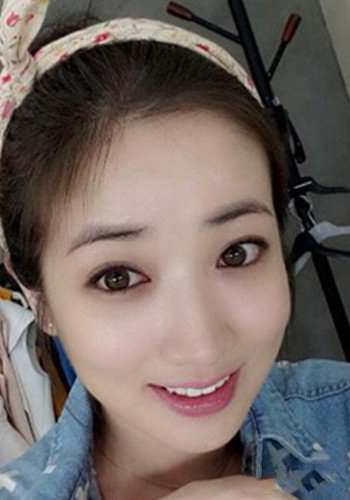 崔贞媛整容前后照片大曝光 与黑成铉归纳浪漫同游恋情曝光