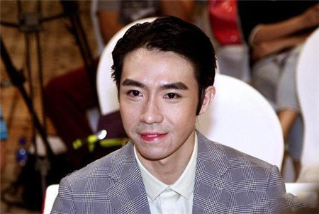 俞灏明疤痕明显 烧伤前后对比素颜疤痕吓人 俞灏明疤痕明显 烧伤前后对比素颜疤痕吓人