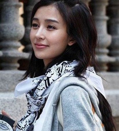 姚星彤整容对比照 从小家碧玉整成了洋妞