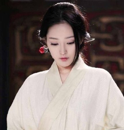 王洁曦去世原因曝光 撞脸被指曾整容