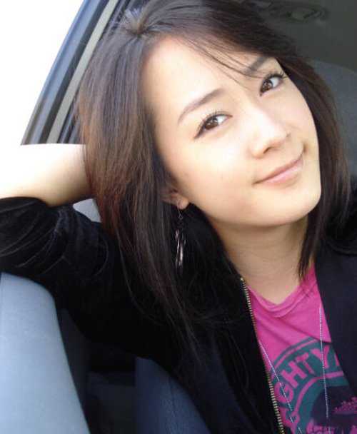 李承铉妹妹去世年仅26岁 生前美艳私照首曝光