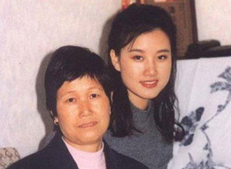 宋祖英私房照曝光 昔日清纯形象变成如今高贵夫人 宋祖英私房照曝光 昔日清纯形象变成如今高贵夫人