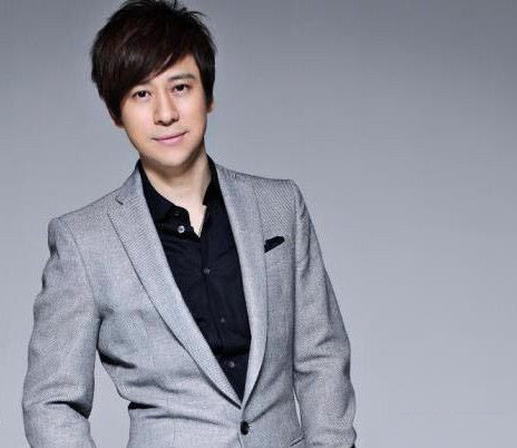 解晓东近况:与18岁儿子合照像双生儿 解晓东歌坛不老男神 解晓东近况:与18岁儿子合照像双生儿 解晓东歌坛不老男神