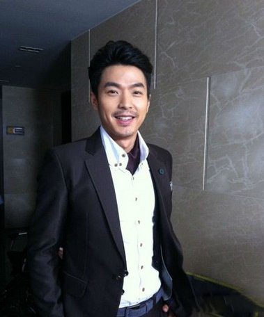 李威的电视剧《千金归来》 李威受访称回归偶像剧很开心