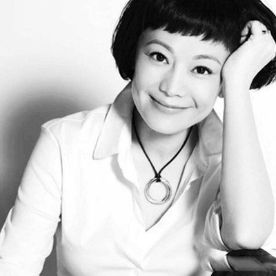 展示张艾嘉老公高清图片 两人大方当众秀恩爱