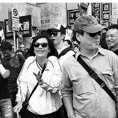 展示张艾嘉老公高清图片 两人大方当众秀恩爱