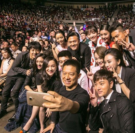 甘薇贾跃亭双胞胎女儿 揭甘薇老公贾跃亭和贾乃亮的关系