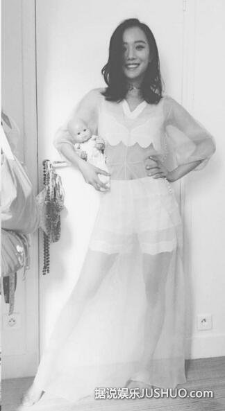 王珞丹怀孕？抱娃娃 这是准备实习当妈么