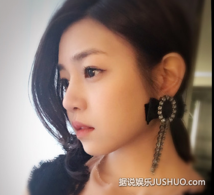 恋爱中的女人：陈妍希尺度变大 穿假透视装深V开到肚子