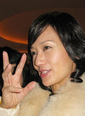 赵雅芝素颜照曝光 脖子上皱纹出卖了她的真实年龄