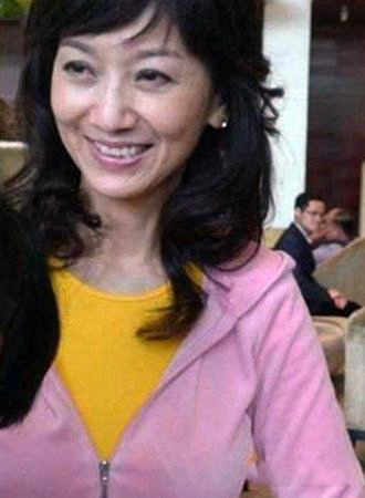 赵雅芝素颜照曝光 脖子上皱纹出卖了她的真实年龄