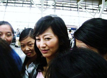 赵雅芝素颜照曝光 脖子上皱纹出卖了她的真实年龄
