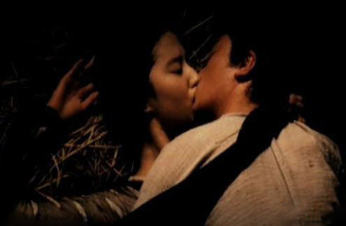 刘亦菲余少群吻戏曝光 坦言又紧张又期待