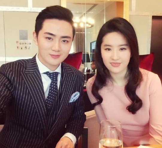 刘亦菲余少群吻戏曝光 坦言又紧张又期待