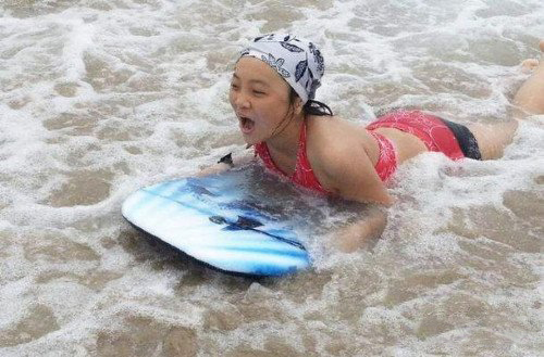 林妙可泳装照显胸部图片曝光 出道以来的8大争议点盘点 林妙可泳装照显胸部图片曝光 出道以来的8大争议点盘点