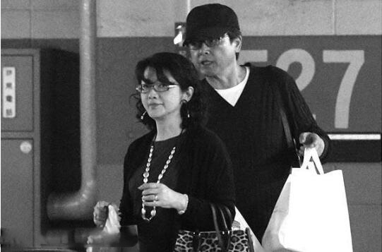 山口百惠和三浦友和夫妇近照曝光