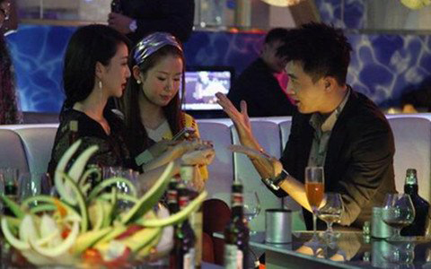 曝张子萱小爸爸剧照 张子萱萌系女仙引关注