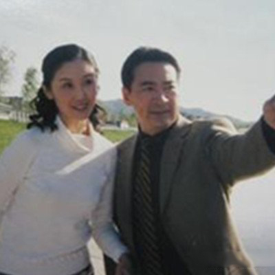 寇振海老婆 竟是一个比他小21岁的女人