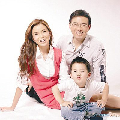 年轻朱迅照片清纯曝光 揭秘与丈夫婚变内幕 年轻朱迅照片清纯曝光 揭秘与丈夫婚变内幕