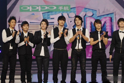 superjunior快乐大本营照片曝光 厉旭圭贤公主抱