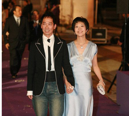 张达明老婆何念慈 盘点夫妇俩牵手走过十几年的幸福婚姻 张达明老婆何念慈 盘点夫妇俩牵手走过十几年的幸福婚姻