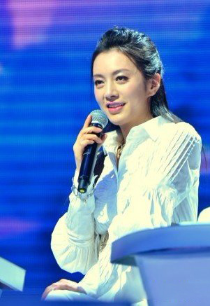 曝尹峰素颜照 43岁少妇似少女