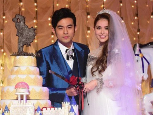 盘点昆凌黑涩会美眉旧照 带你感受天王嫂的青涩时期 盘点昆凌黑涩会美眉旧照 带你感受天王嫂的青涩时期