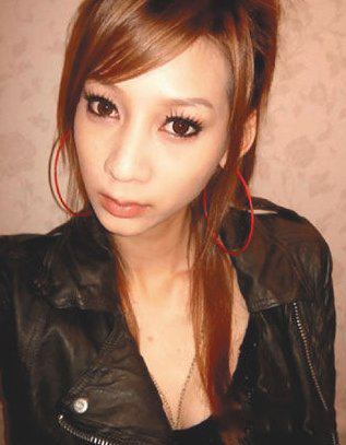 台湾27岁嫩模萧依婷 细数坎坎坷坷的成名道路