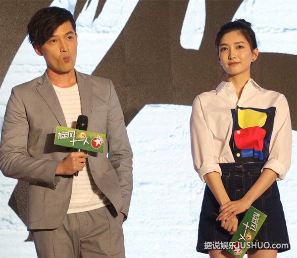 胡歌江疏影分手后首同框 两人通过耳语沟通很主动 胡歌江疏影分手后首同框 两人通过耳语沟通很主动