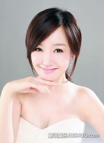 胡歌江疏影分手后首同框 两人通过耳语沟通很主动 胡歌江疏影分手后首同框 两人通过耳语沟通很主动