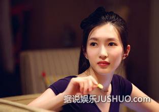 胡歌江疏影分手后首同框 两人通过耳语沟通很主动 胡歌江疏影分手后首同框 两人通过耳语沟通很主动