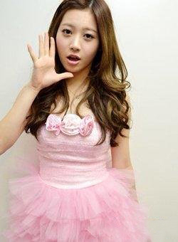 金亚荣被指整容 素颜照流出自然靓丽 金亚荣被指整容 素颜照流出自然靓丽