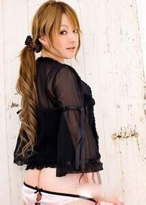 日本女星樱井莉亚性感写真秀美臀 穿镂空衣不遮体