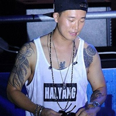 盘点姜熙健纹身照 承认和宋智孝关系暧昧 盘点姜熙健纹身照 承认和宋智孝关系暧昧