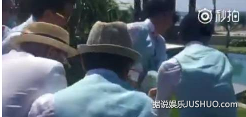 包贝尔婚礼上,柳岩遭伴郎团戏弄险被扔下水 包贝尔婚礼上,柳岩遭伴郎团戏弄险被扔下水