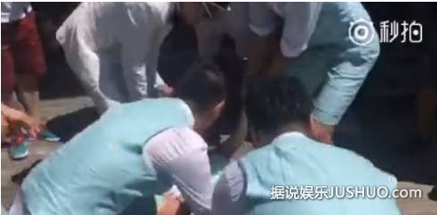 包贝尔婚礼上,柳岩遭伴郎团戏弄险被扔下水 包贝尔婚礼上,柳岩遭伴郎团戏弄险被扔下水