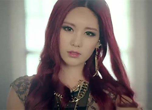 Tara全宝蓝写真大放送 国民老公签约Tara竟为神秘女 Tara全宝蓝写真大放送 国民老公签约Tara竟为神秘女