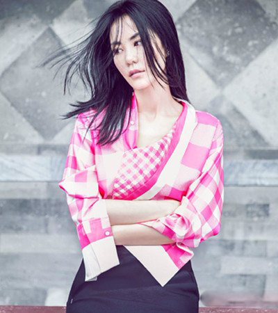 中国女歌手王菲多少岁了？ 一个传奇般的女歌星