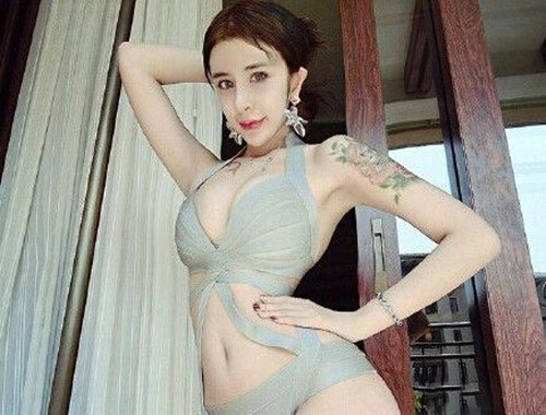 李恩熙整容前照片 15岁少女整容后惊显蜡像脸