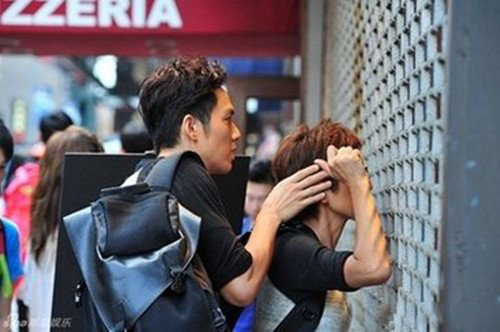 钟汉良姐妹首次曝光 网友吐槽钟汉良妹妹太丑 钟汉良姐妹首次曝光 网友吐槽钟汉良妹妹太丑