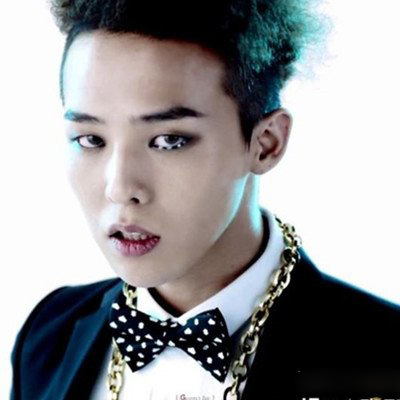 朴宰范权志龙友情认证 夸耀着亲密关系