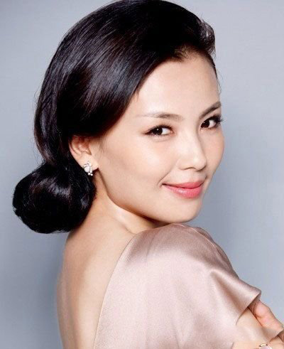 刘涛李晨车震粉丝举牌抗议 现场混乱刘涛惊呆了