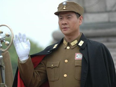 铁血演员连奕名剧照 连奕名是如何走上演员道路的? 铁血演员连奕名剧照 连奕名是如何走上演员道路的?