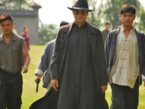 铁血演员连奕名剧照 连奕名是如何走上演员道路的? 铁血演员连奕名剧照 连奕名是如何走上演员道路的?