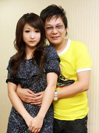 沈玉琳眼睛怎么了 沈玉琳结婚前女友前来送祝福