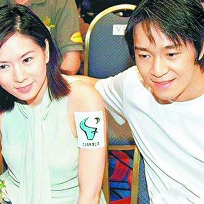 周星驰罗慧娟合照曝光 无奈星妈插足恋情告吹