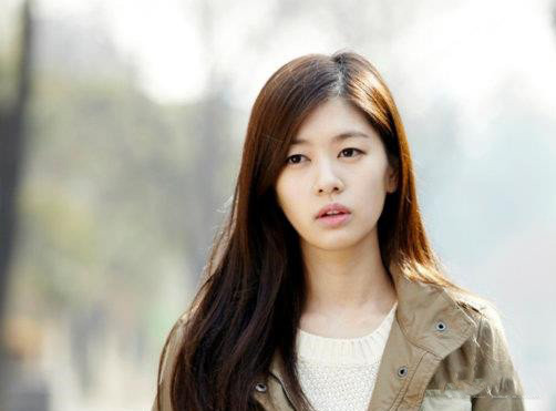 郑素敏演艺生涯介绍 被誉为“庭院里清澈的荷花池”