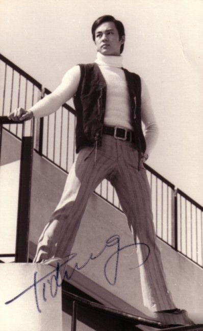 狄龙年轻照片曝光 帅得惊天动地69岁喜抱孙女 狄龙年轻照片曝光 帅得惊天动地69岁喜抱孙女