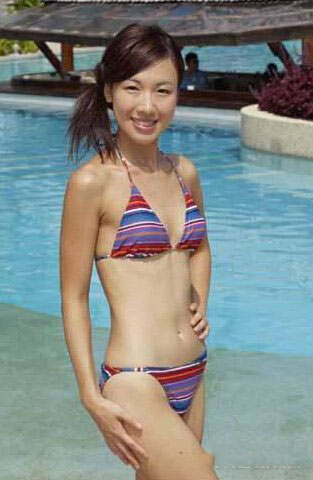 李诗韵被曝与五猛男夜店庆生 李诗韵性感照集锦