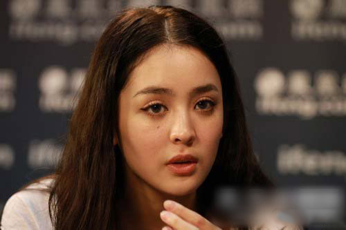 古力娜扎被睡图片素颜对比脸不同 古力娜扎整容前后照片曝光 古力娜扎被睡图片素颜对比脸不同 古力娜扎整容前后照片曝光